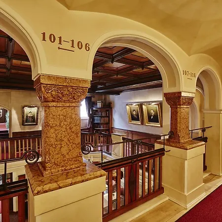 فندق Gutsgasthof Stangl 4*